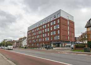 Bright Studios for STUDENTS ONLY, READING - SK